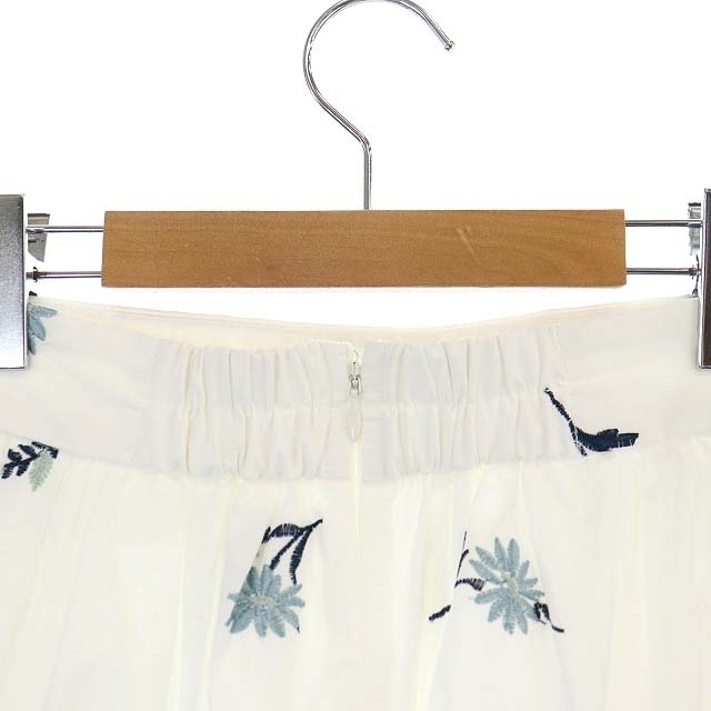 Apuweiser-riche(アプワイザーリッシェ)のアプワイザーリッシェ 22SS 刺繍スカート フレアスカート ロング 0 白 レディースのスカート(ロングスカート)の商品写真