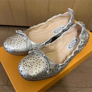 新品 TOD'S トッズ バレエ フラット ドライビングシューズ 36 シルバー-