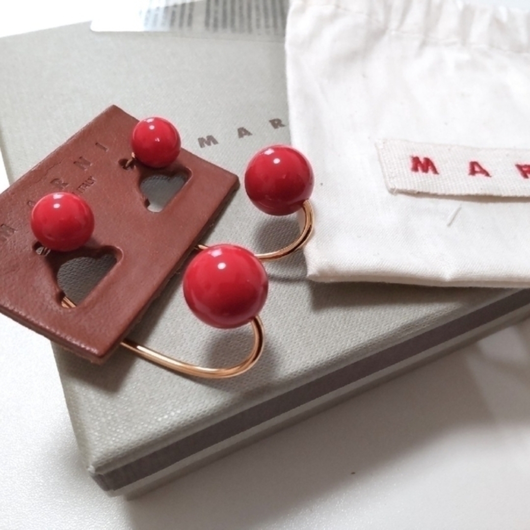 Marni(マルニ)のMARNI 赤玉ピアス 大ぶりボールピアス レッド×ゴールド レディースのアクセサリー(ピアス)の商品写真