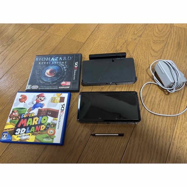カプコン任天堂　3DS  充電器　カセット2つ
