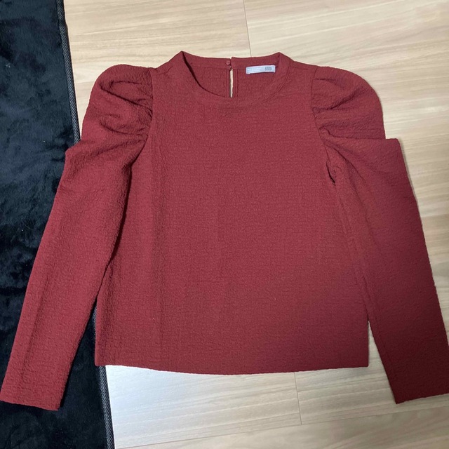 ZARA(ザラ)のZARA パフスリーブトップス レディースのトップス(カットソー(長袖/七分))の商品写真