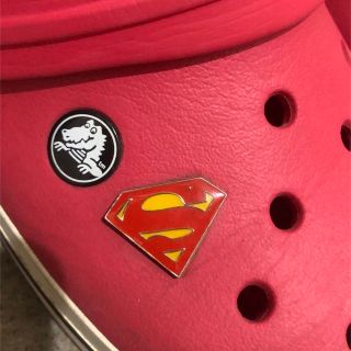 クロックス(crocs)のクロックス　スーパーマンチャーム　2個(キャラクターグッズ)