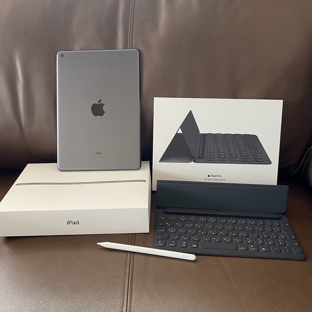 iPad 第8世代 128GB ＋スマートキーボードFolio＋タッチペン