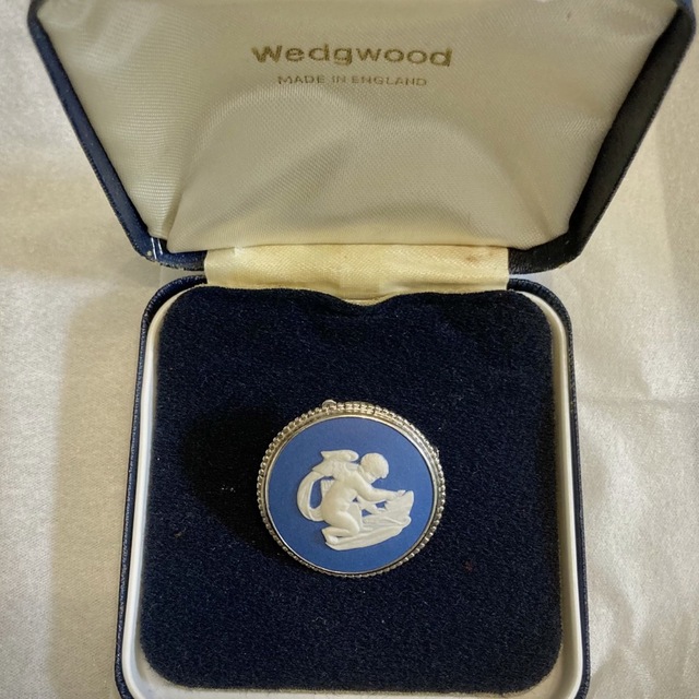 WEDGWOOD(ウェッジウッド)のウェッジウッド ブローチ wedgwood 美品 格安 レディースのアクセサリー(ブローチ/コサージュ)の商品写真