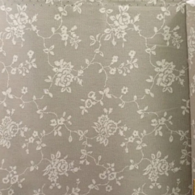 ハンドメイド 半袖スモック 女の子 ベージュ 花柄 100cm 110 120  ハンドメイドのキッズ/ベビー(その他)の商品写真