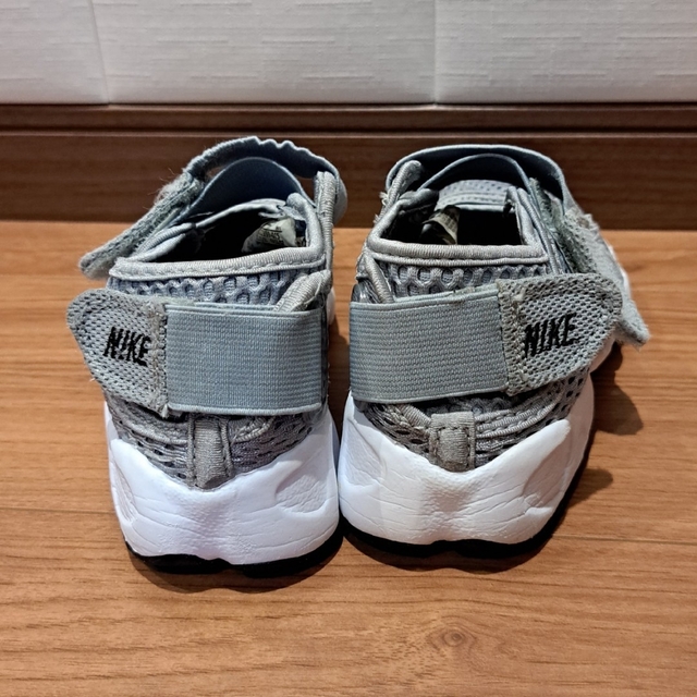 NIKE(ナイキ)の土日限定価格　エアリフト　グレー　20cm キッズ/ベビー/マタニティのキッズ靴/シューズ(15cm~)(スニーカー)の商品写真