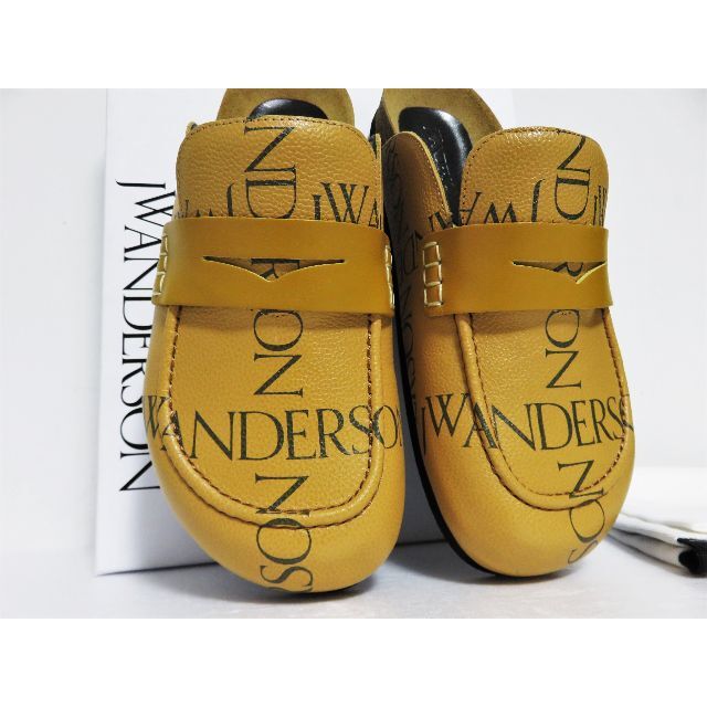 J.W.ANDERSON(ジェイダブリューアンダーソン)の定価6.8万 JW ANDERSON Logo Print Mules 38 レディースの靴/シューズ(ミュール)の商品写真