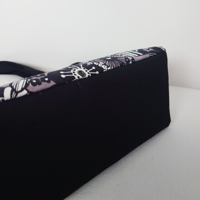 ラスト　グレージュ花　サイドポケット　肩掛けトートバッグ　ハンドメイド ハンドメイドのファッション小物(バッグ)の商品写真