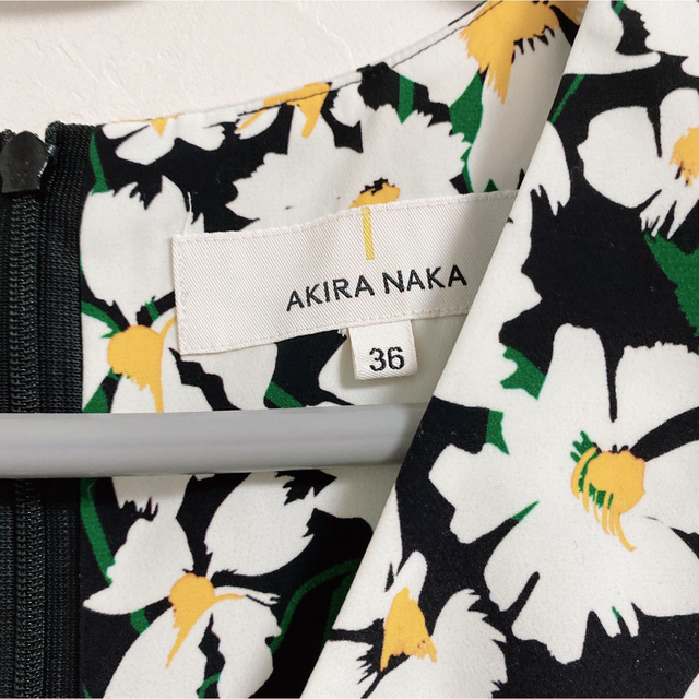 美品!アキラナカ 花柄トップス
