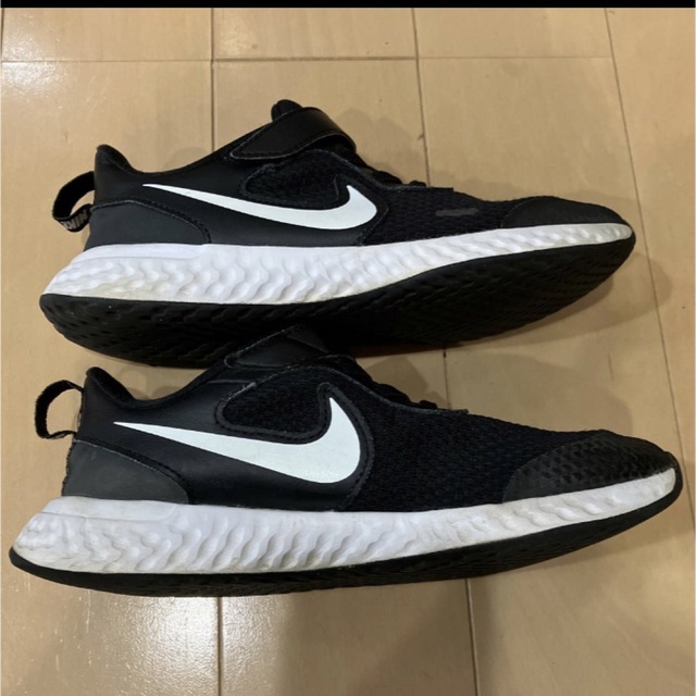 NIKE(ナイキ)のNIKE キッズ　スニーカー　レボリューション　20.5cm キッズ/ベビー/マタニティのキッズ靴/シューズ(15cm~)(スニーカー)の商品写真