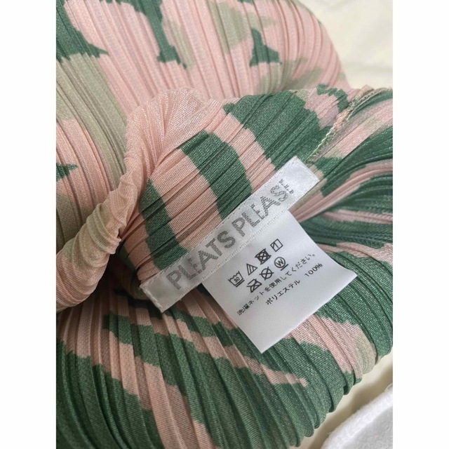 PLEATS PLEASE ISSEY MIYAKE(プリーツプリーズイッセイミヤケ)のイッセイミヤケ　トップス レディースのトップス(シャツ/ブラウス(半袖/袖なし))の商品写真