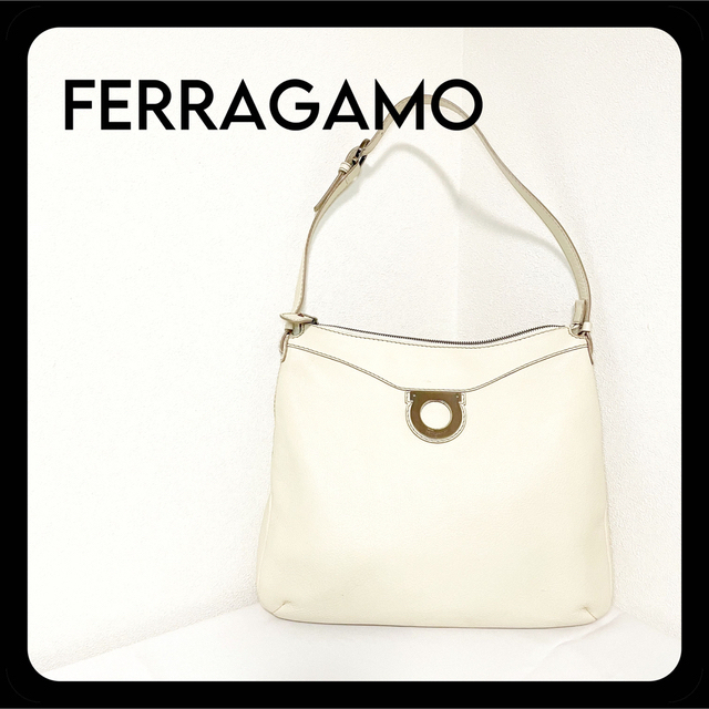 【美品】FERRAGAMO フェラガモ ショルダーバッグ ホワイト ガンチーニ