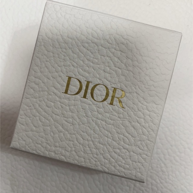 Dior(ディオール)の新品❤️Dior ディオール　ノベルティ　シュシュ レディースのヘアアクセサリー(ヘアゴム/シュシュ)の商品写真