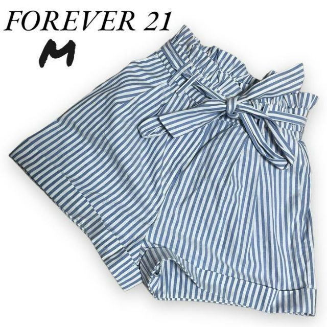 FOREVER 21(フォーエバートゥエンティーワン)のFOREVER 21ショートパンツ パンツ ストライプ柄 ベルト付き レディースのパンツ(ショートパンツ)の商品写真