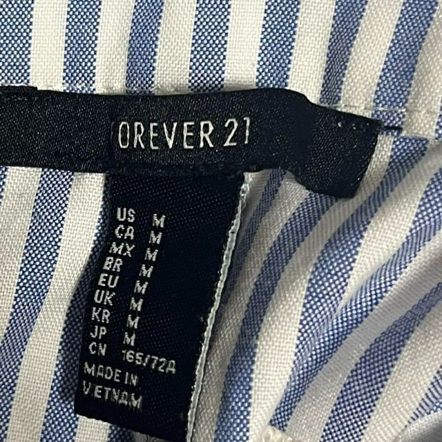 FOREVER 21(フォーエバートゥエンティーワン)のFOREVER 21ショートパンツ パンツ ストライプ柄 ベルト付き レディースのパンツ(ショートパンツ)の商品写真