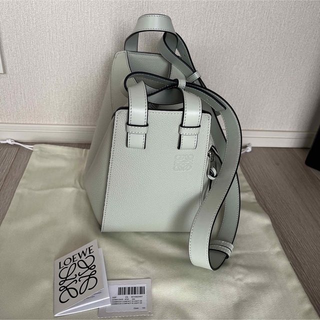 LOEWE(ロエベ)のロエベハンモック☆コンパクト☆ライトセラドン レディースのバッグ(トートバッグ)の商品写真