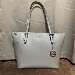 マイケルコース(Michael Kors)の【中古】MICHAEL KORS ラージ　トップジップ　トート　パールグレー(トートバッグ)