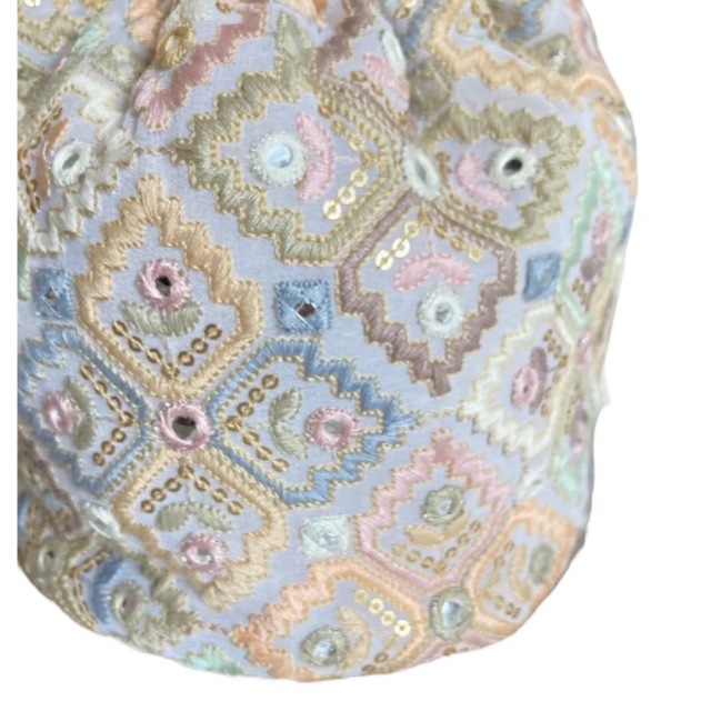 Lochie(ロキエ)のインド刺繍 丸底 巾着バッグ 2way ミラーワーク インド刺繍リボン 巾着 レディースのバッグ(ショルダーバッグ)の商品写真