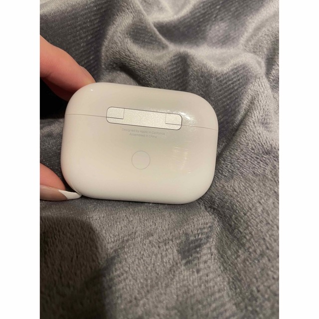 Apple(アップル)のAirPods Pro 本体充電ケース単品 スマホ/家電/カメラのオーディオ機器(ヘッドフォン/イヤフォン)の商品写真