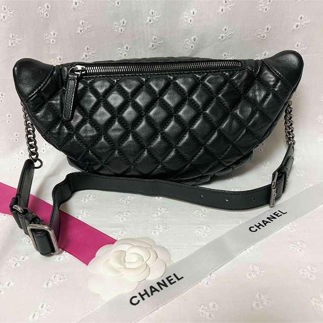 CHANEL(シャネル)の【専用】CHANEL ボディバッグ クロスボディ マトラッセ ココマーク レディースのバッグ(ショルダーバッグ)の商品写真