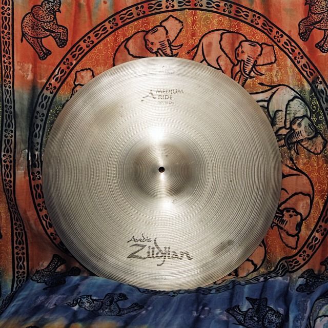 Aジルジャン A Zildjian Medium Ride 20' 白抜き後 【メーカー公式