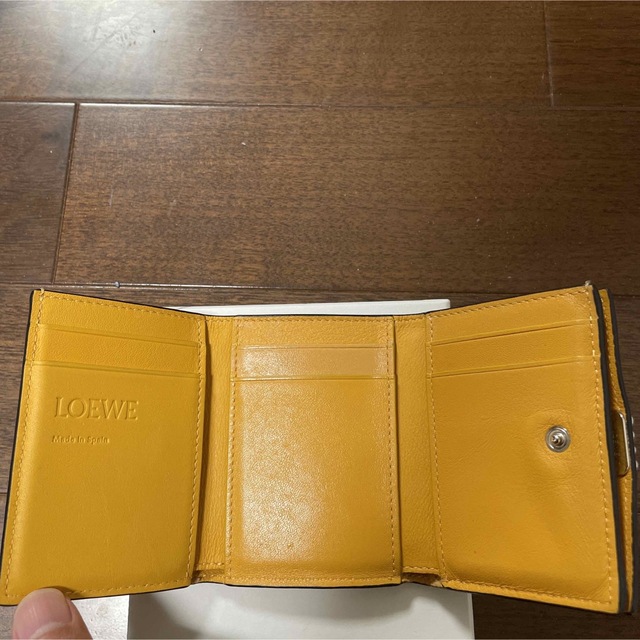 ロエベ アナグラム トライフォールド ウォレット コンパクト ミニ財布