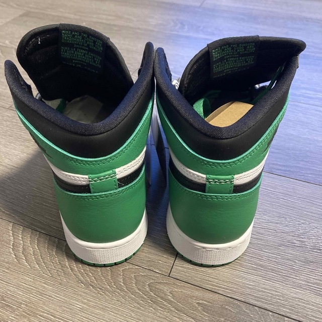Jordan Brand（NIKE）(ジョーダン)のGS Jordan 1 High OG Celtics/Lucky Green レディースの靴/シューズ(スニーカー)の商品写真