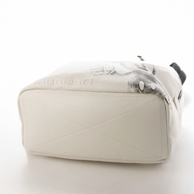 DESIGUAL(デシグアル)の新品　タグ付き♪ デシグアル　ミッキー　リュックサック　ホワイト　大特価 レディースのバッグ(リュック/バックパック)の商品写真
