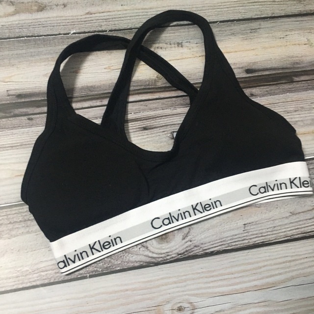 ck Calvin Klein(シーケーカルバンクライン)のカルバンクライン　レディース上下セット　クロスブラ×ショーツ　ブラック　Mサイズ レディースの下着/アンダーウェア(ブラ&ショーツセット)の商品写真