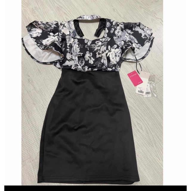 みみすけ様　フラワー刺繍　オフショルミニドレス　M レディースのフォーマル/ドレス(ミニドレス)の商品写真