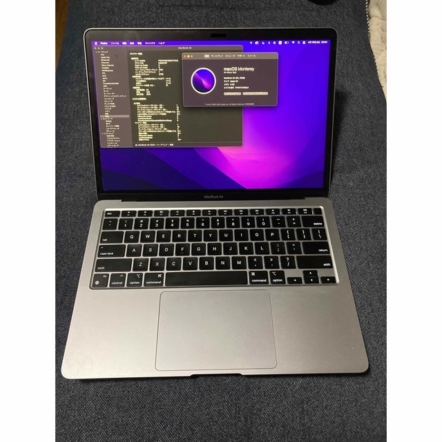 Apple(アップル)のMacBookAir2020 M1チップ　USキーボード　傾き変更スタンドも付属 スマホ/家電/カメラのPC/タブレット(ノートPC)の商品写真