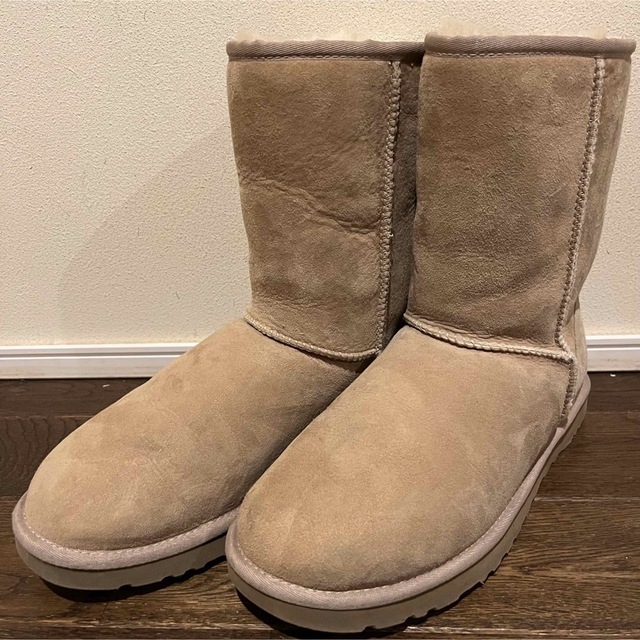 UGG アグ クラシック ショート ムートンブーツ サンド ベージュ US8 割引発見 60.0%OFF