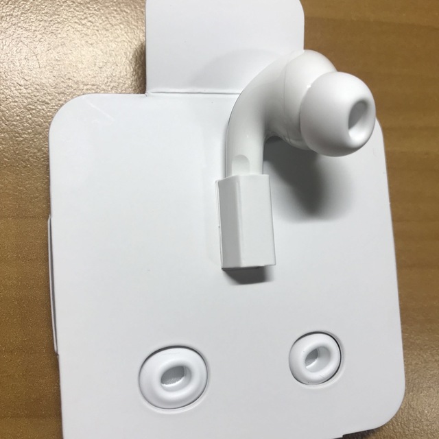 Apple(アップル)の新品 未使用 Airpods Pro A2083 右 R 耳 正規品 Apple スマホ/家電/カメラのオーディオ機器(ヘッドフォン/イヤフォン)の商品写真