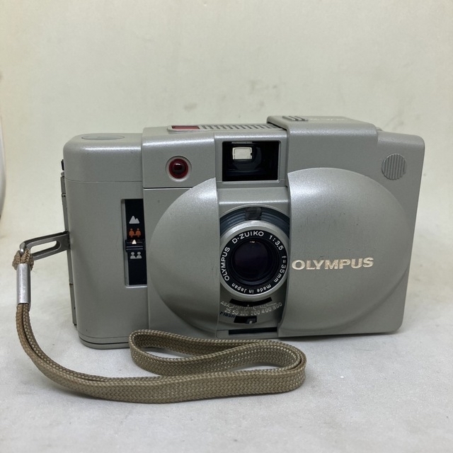 OLYMPUS XA2 (アーバンホワイト)動作品ですが難あり品になります。