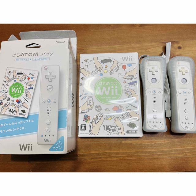 Wii(ウィー)のはじめてのWiiパック / コントローラー エンタメ/ホビーのゲームソフト/ゲーム機本体(家庭用ゲーム機本体)の商品写真