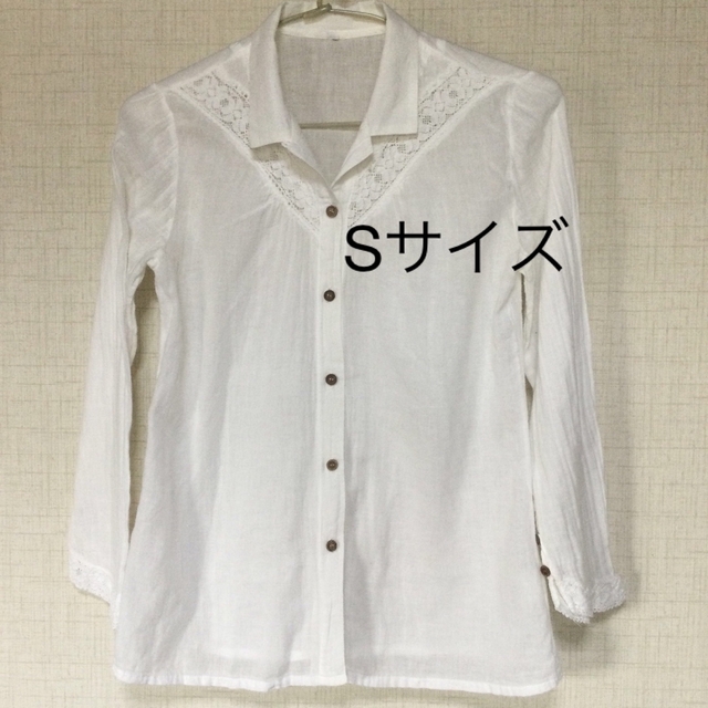 Grimoire(グリモワール)の最低価格　¥1111→ ¥699  レトロ　ホワイトシャツ　S レディースのトップス(シャツ/ブラウス(長袖/七分))の商品写真