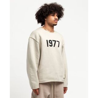 FEAR OF GOD フィアオブゴッド ニット サイズ:XXL 20SS FOG ESSENTIALS エッセンシャルズ 1977ロゴ オーバーサイズ ニット セーター RAW EDGE SWEATER ベージュ系(WHEAT) トップス 長袖【メンズ】【美品】