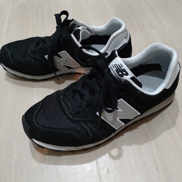 New Balance(ニューバランス)のnew balance　373　ニューバランス　スニーカー　黒　24cm レディースの靴/シューズ(スニーカー)の商品写真