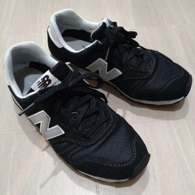 New Balance(ニューバランス)のnew balance　373　ニューバランス　スニーカー　黒　24cm レディースの靴/シューズ(スニーカー)の商品写真