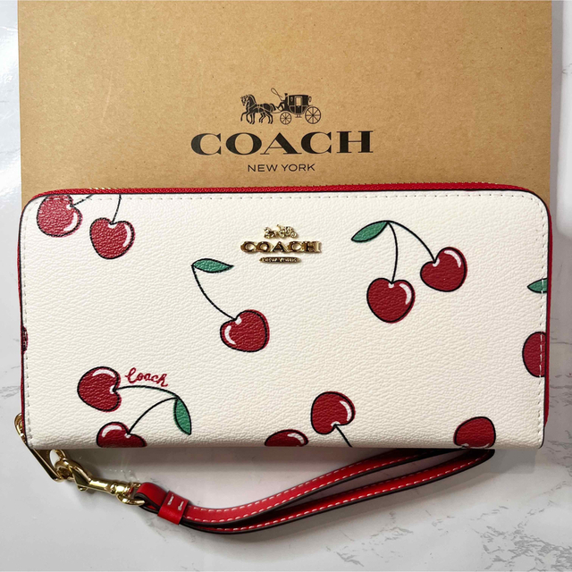 COACH ハート チェリー プリント 長財布 ストラップ付き