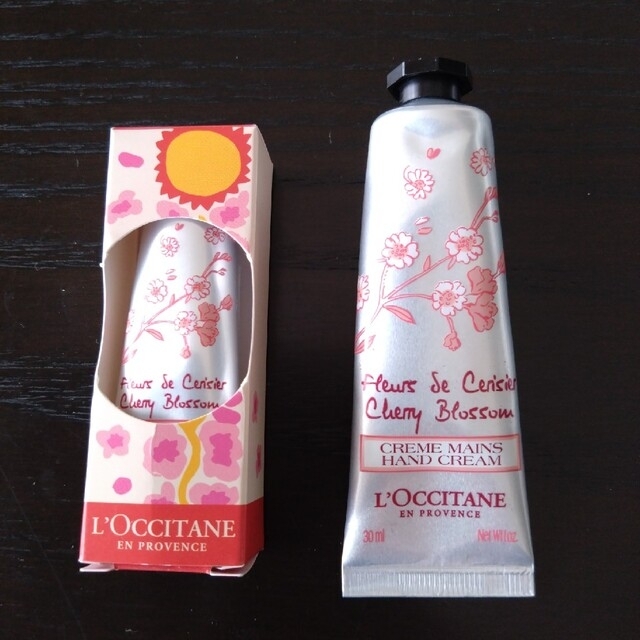 L'OCCITANE(ロクシタン)のロクシタン　ハンドクリーム　チェリーブロッサム　大小2本セット コスメ/美容のボディケア(ハンドクリーム)の商品写真