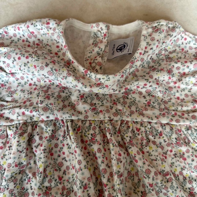 PETIT BATEAU(プチバトー)のプチバトー　花柄　ワンピース　 キッズ/ベビー/マタニティのベビー服(~85cm)(ワンピース)の商品写真