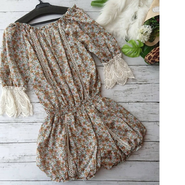 ROSE BUD 美品!ROSEBUD☆オフショルフレアスリーブ☆8分袖×花柄シャツオールインワンの通販 by エリ ROSEBUD サテンプリーツオールインワン ローズバッド