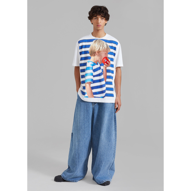 J.W.ANDERSON(ジェイダブリューアンダーソン)のJW ANDERSON BOY WITH APPLE OVERSIZED TEE メンズのトップス(Tシャツ/カットソー(半袖/袖なし))の商品写真