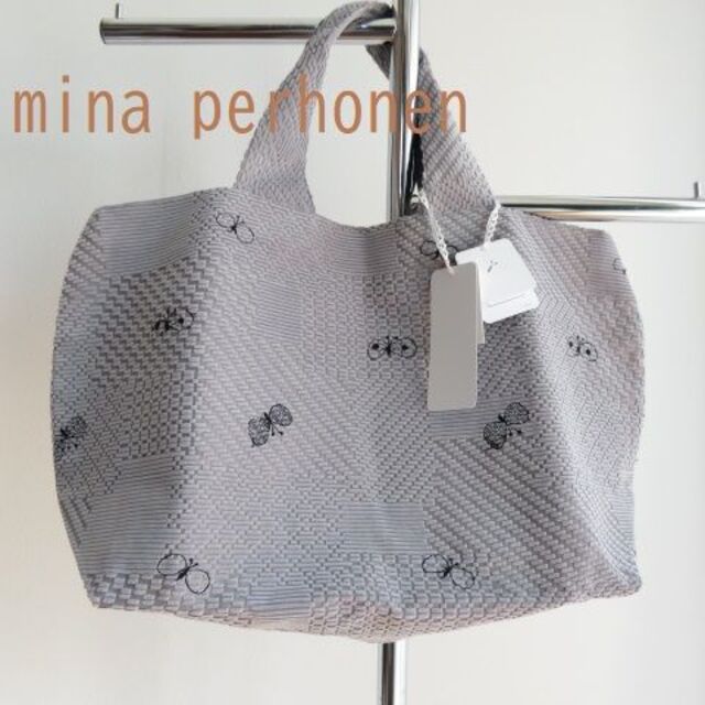 mina perhonen(ミナペルホネン)の新品 mina perhonen ミナペルホネン　チョウチョ　トートバッグ レディースのバッグ(トートバッグ)の商品写真