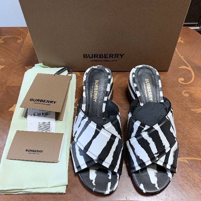 BURBERRY(バーバリー)の箱付き！ BURBERRY レディース サンダル 23.5cm レディースの靴/シューズ(サンダル)の商品写真