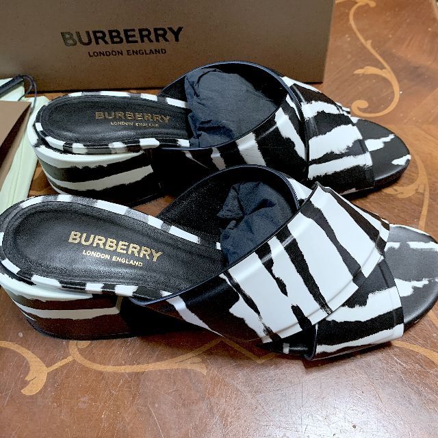 BURBERRY(バーバリー)の箱付き！ BURBERRY レディース サンダル 23.5cm レディースの靴/シューズ(サンダル)の商品写真