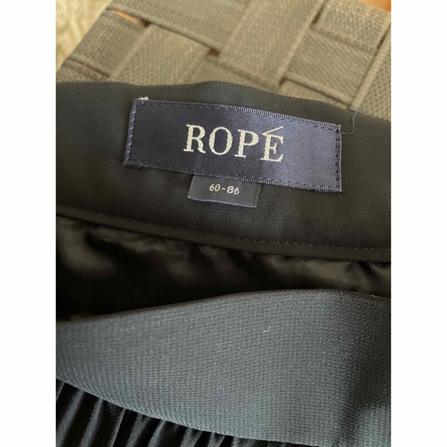 ROPE’(ロペ)のロペ　ダブルシフォン　プリーツスカート　黒　W60 L50 結婚式も可 レディースのスカート(ひざ丈スカート)の商品写真
