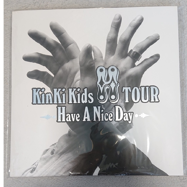 KinKi Kids(キンキキッズ)のKinKi Kids H TOUR パンフレット エンタメ/ホビーのタレントグッズ(アイドルグッズ)の商品写真