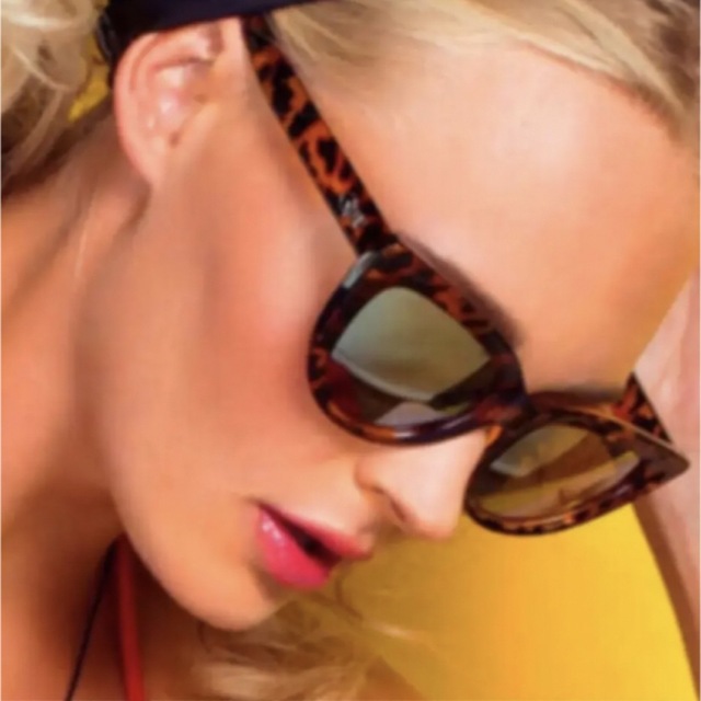 Quay Eyeware Australia(クエイアイウェアオーストラリア)の【新品】QUAY AUSTRALIA SUNGLASSES RHYMES レディースのファッション小物(サングラス/メガネ)の商品写真